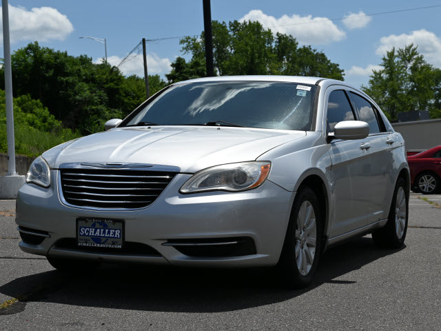 Pre-Owned 2011 Chrysler 200 Touring