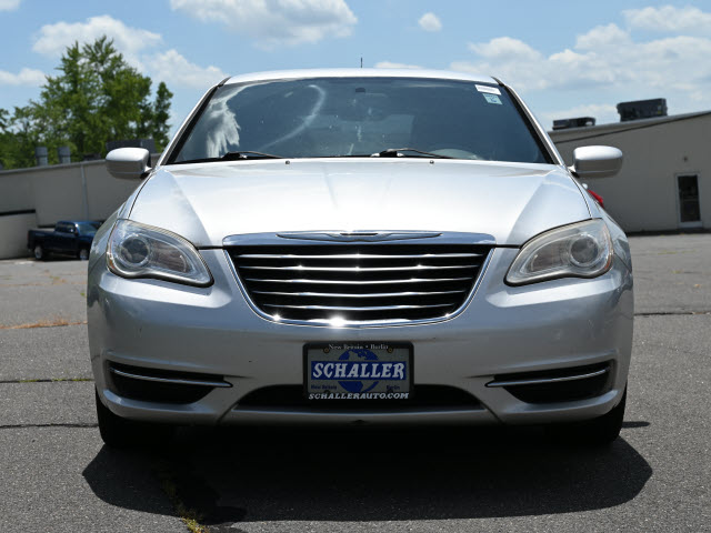 Pre-Owned 2011 Chrysler 200 Touring