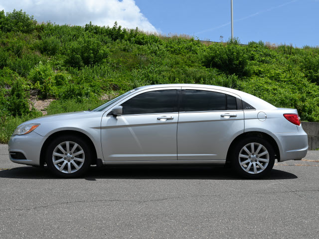 Pre-Owned 2011 Chrysler 200 Touring